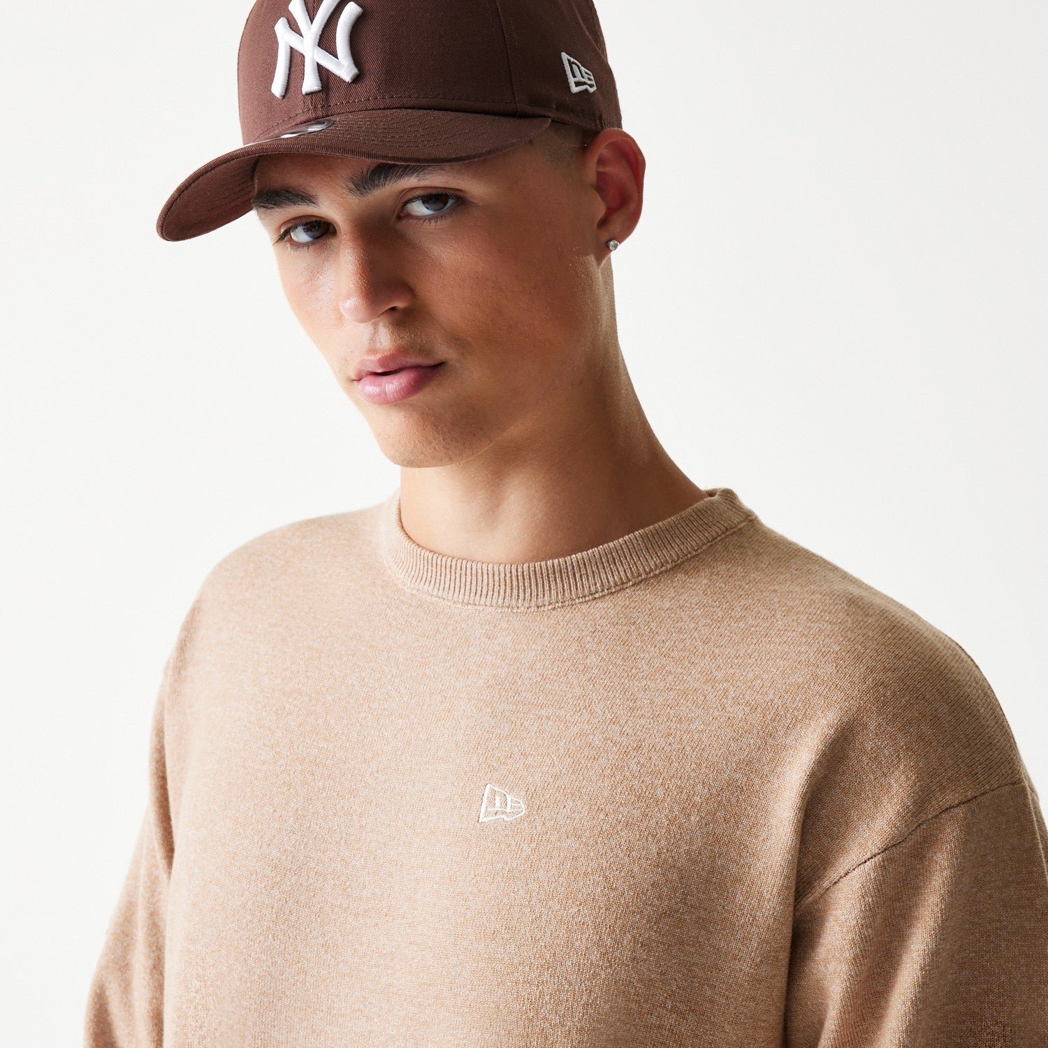 New York Essential Flag Sweater Beige New Era