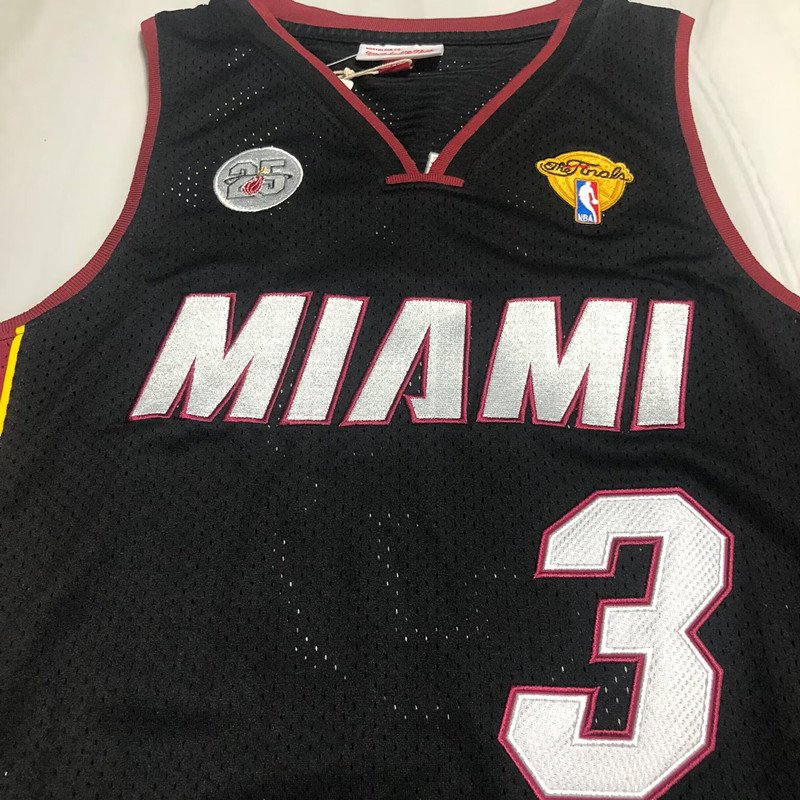 Naismith Hall of Fame Dwyane Wade Miami Heat Jersey Mitchell & Ness - Image 6
